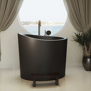 round bathtub