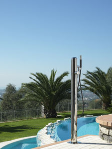 pool garden shower 1