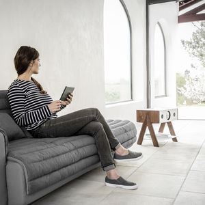 floor-standing speaker