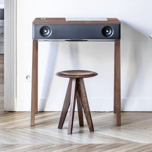 floor-standing speaker