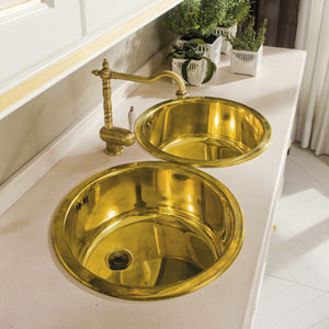 single-bowl kitchen sink
