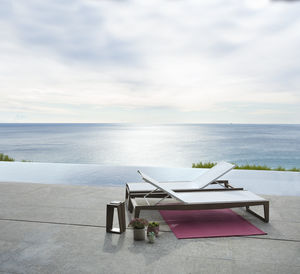 contemporary sun lounger