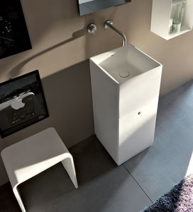 free-standing washbasin