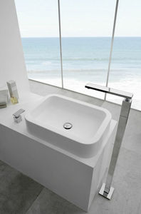 chrome bathtub spout