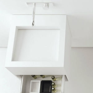wall-mounted washbasin