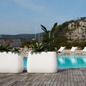 polyethylene plant pot