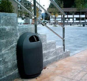 public trash can / wall-mounted / galvanized steel / cast aluminum