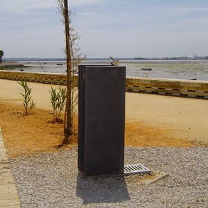 outdoor drinking fountain
