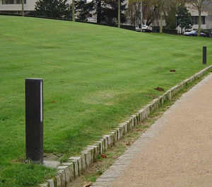 urban bollard light / contemporary / cast aluminum / polycarbonate