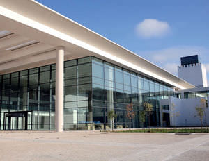 metal and glass curtain wall 1