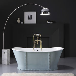 oval bathtub 1