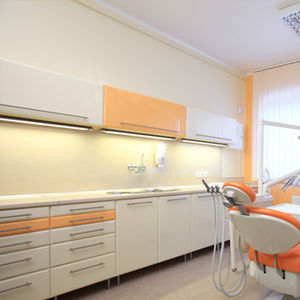 polyester wall-covering