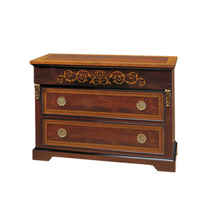 traditional chest of drawers