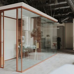 floor-mounted office divider 1