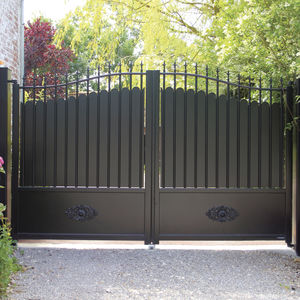 swing gate