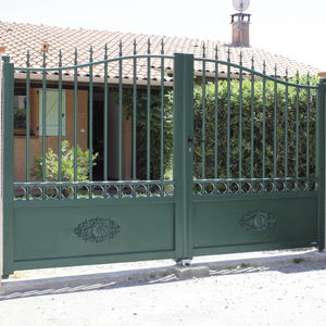 swing gate