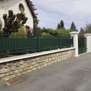 bar fence