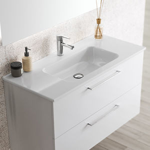 wall-mounted washbasin