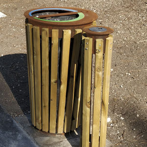 public trash can