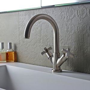 double-handle washbasin mixer tap 1