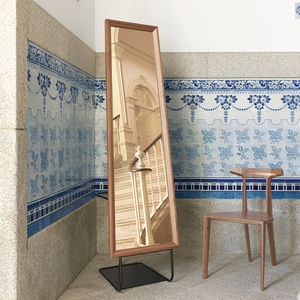 free-standing mirror