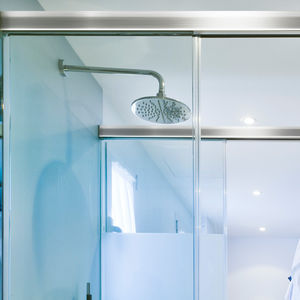 sliding shower screen