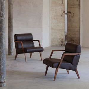 traditional armchair / fabric / leather / solid wood