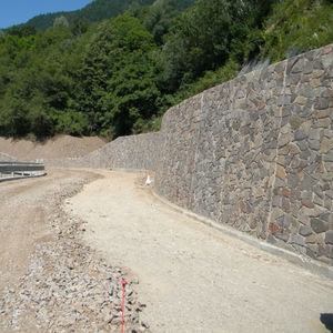 reinforced concrete retaining wall