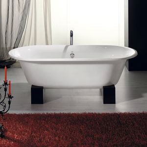 oval bathtub 1