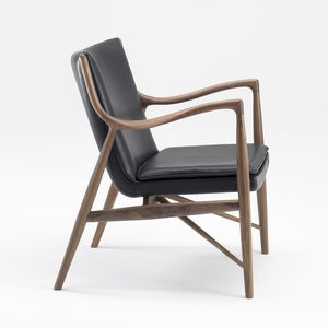 Scandinavian design armchair / wooden / fabric / leather