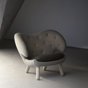 Scandinavian design armchair / wooden / fabric / by Finn Juhl
