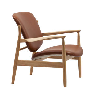 Scandinavian design armchair / wooden / fabric / leather