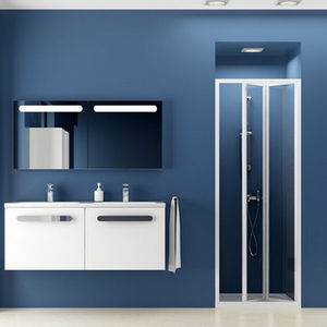 folding shower screen
