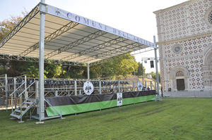 outdoor staging system