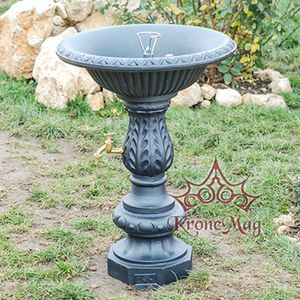 outdoor drinking fountain