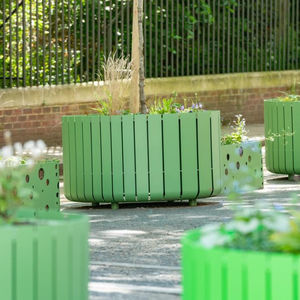 galvanised steel planter 1