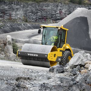 single-cylinder roller compactor