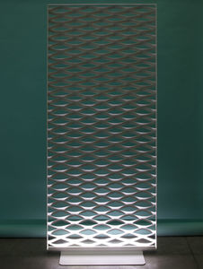 aluminum screen wall