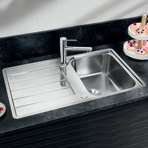 single-bowl kitchen sink