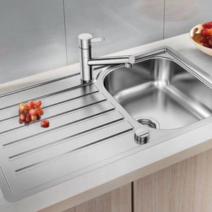 single-bowl kitchen sink