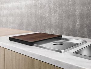 single-bowl kitchen sink