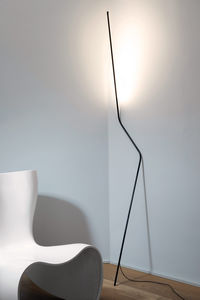 floor-standing lamp / contemporary / steel / painted aluminum