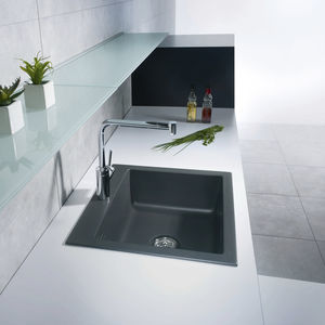 single-bowl kitchen sink