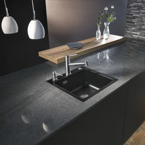 single-bowl kitchen sink