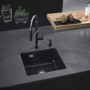 single-bowl kitchen sink