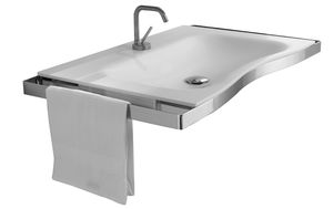 wall-mounted washbasin