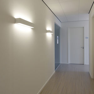 contemporary wall light