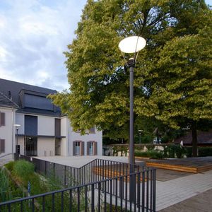 urban lamppost / contemporary / cast aluminum / galvanized steel
