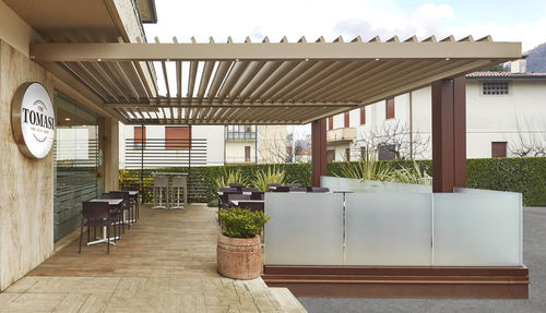 Self-supporting pergola - BIOCLIMATICA - Proverbio Outdoor Design - wall-mounted / aluminum / with mobile slats