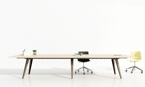 Contemporary boardroom table - OPE - Iduna S.A. - wooden / wooden base / rectangular